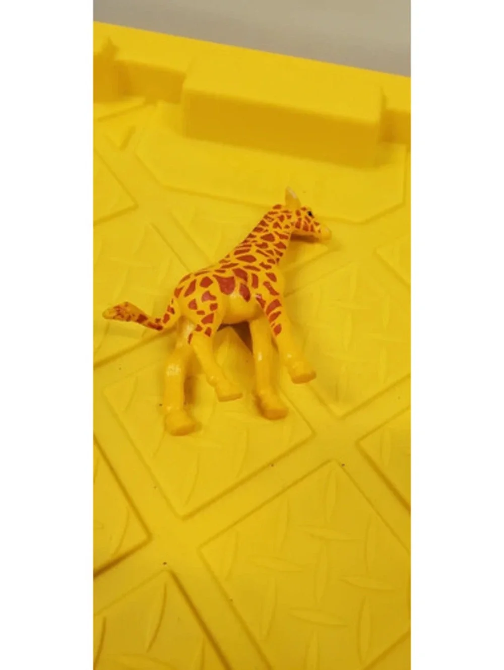 Plastic Toy Giraffe Animal Figurine Mini Safari Zoo Wild Kingdom Collectible